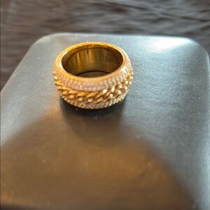 Elegant Gold Ring with Crystal Accents